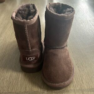 Like new chocolate brown UGGs. Baby size 6!